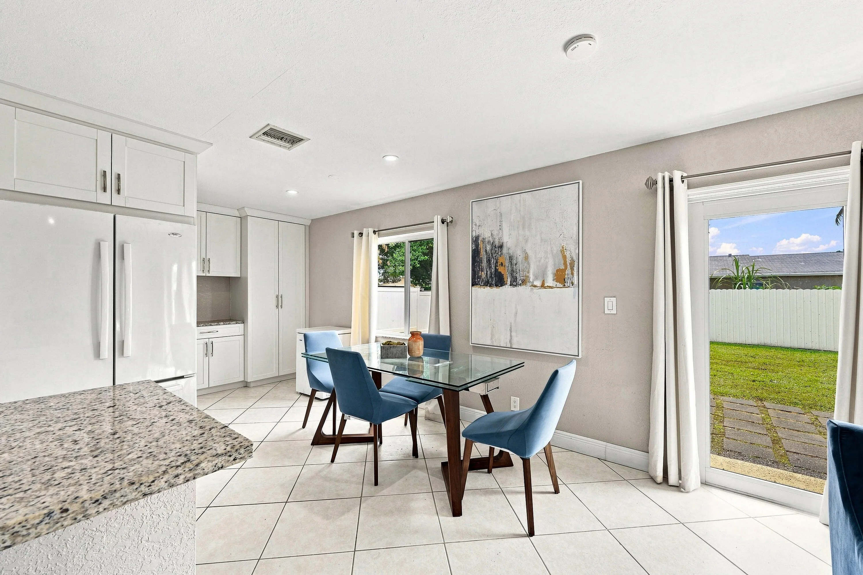 16_dining area