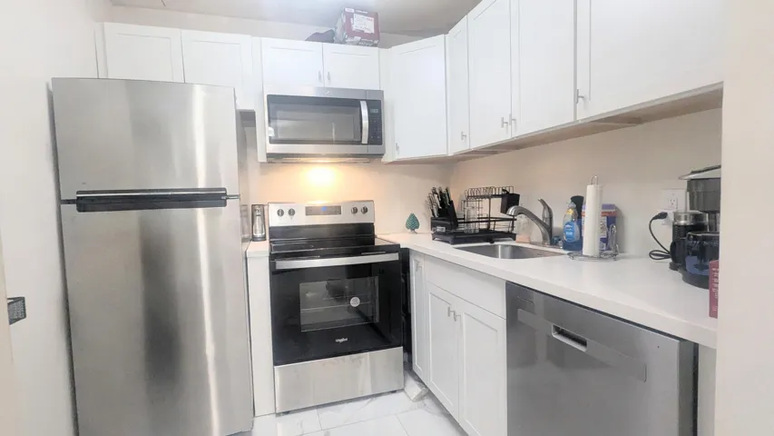 Stainless Appliances & Granite Counterto