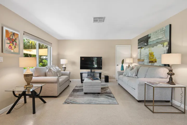 Mullins-1619 SW 8th Ave -7