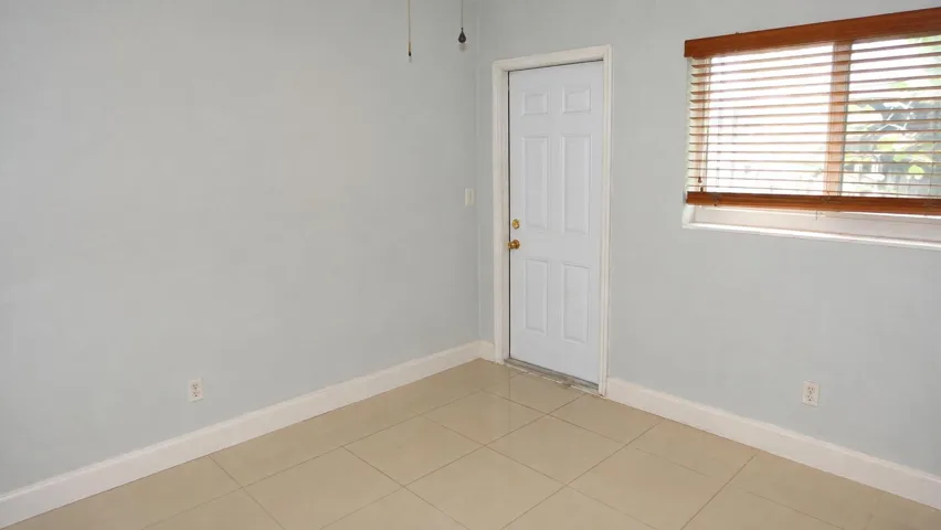 bedroom 2 (2)