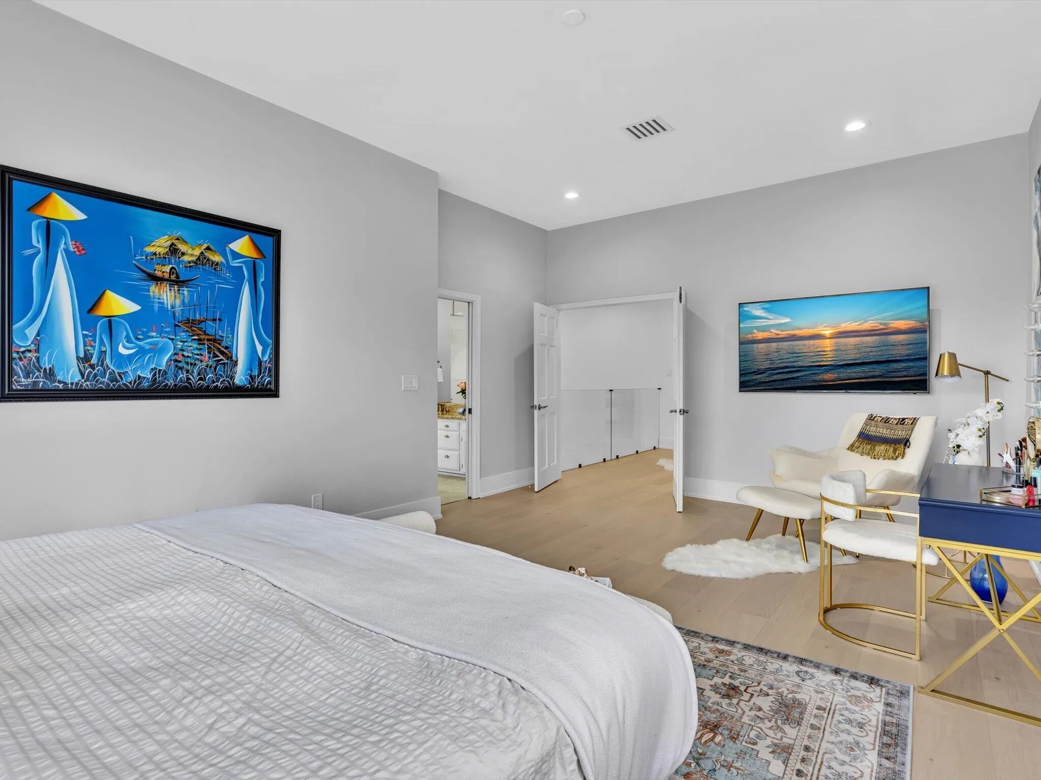 Continuous Flooring throughout