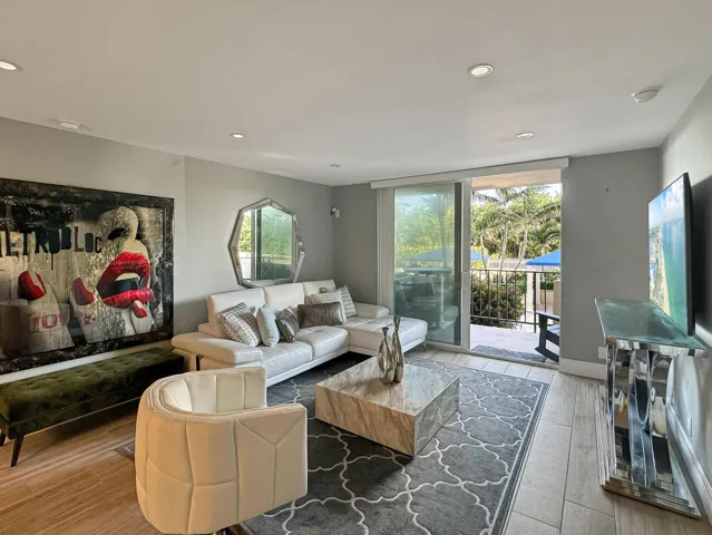2000 S Ocean Blvd. Cayla Interior Photos