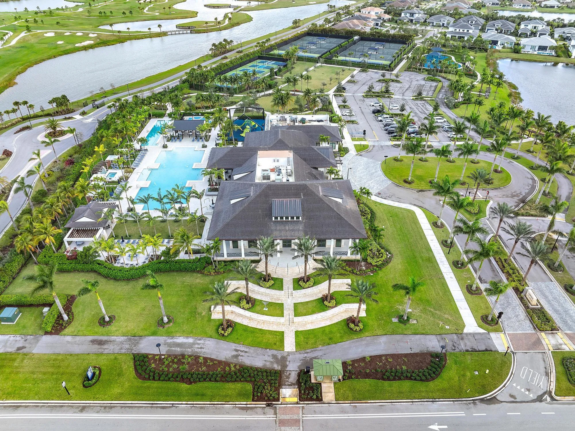 AVENIR Clubhouse and Pool