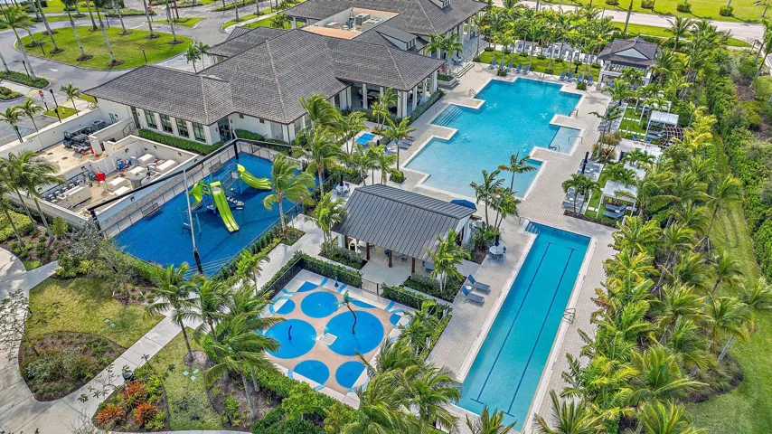 Avenir Pool