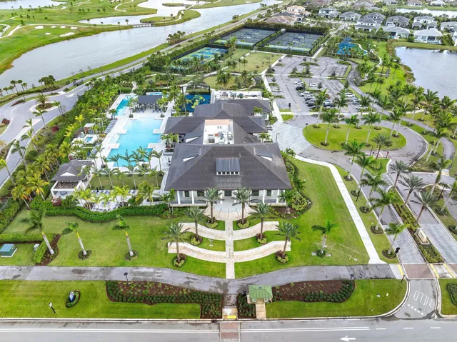 AVENIR Clubhouse and Pool