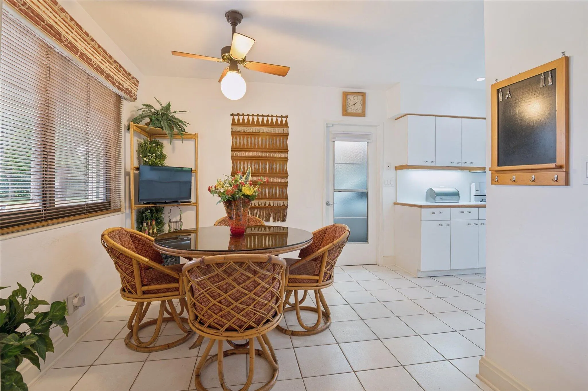 Eat-in Kitchen. Door to garage and laundry room.