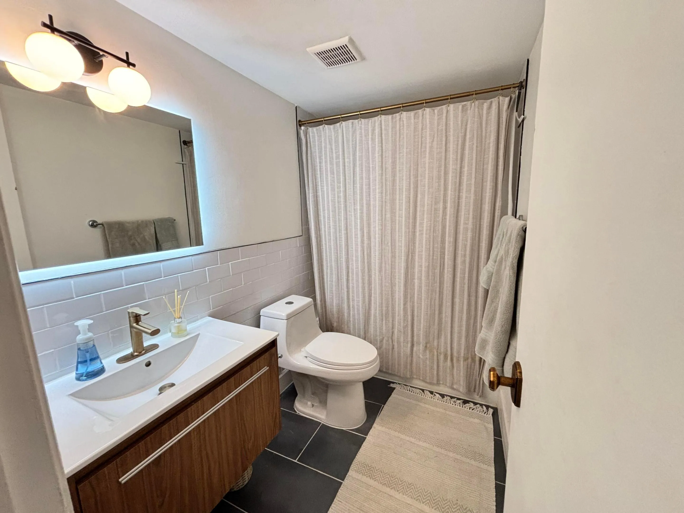 2nd bathroom