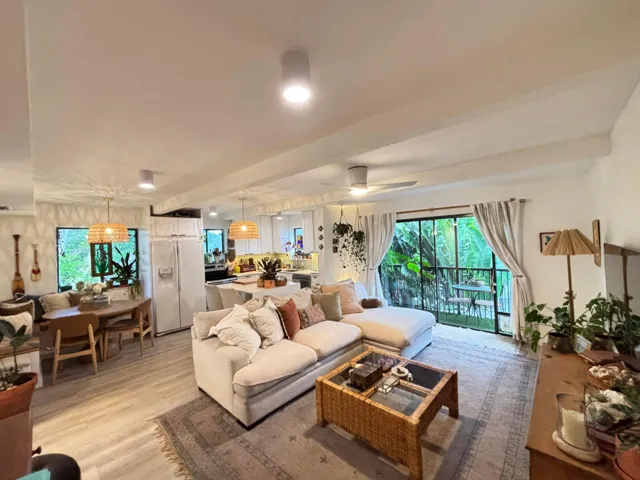 Livingroom from front door