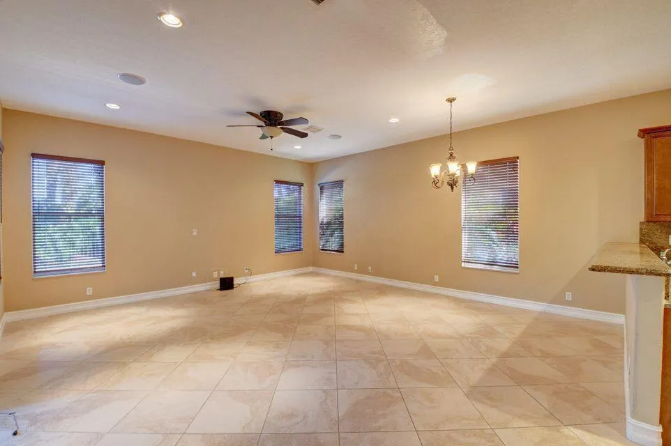 Eat in Kit/Family Room