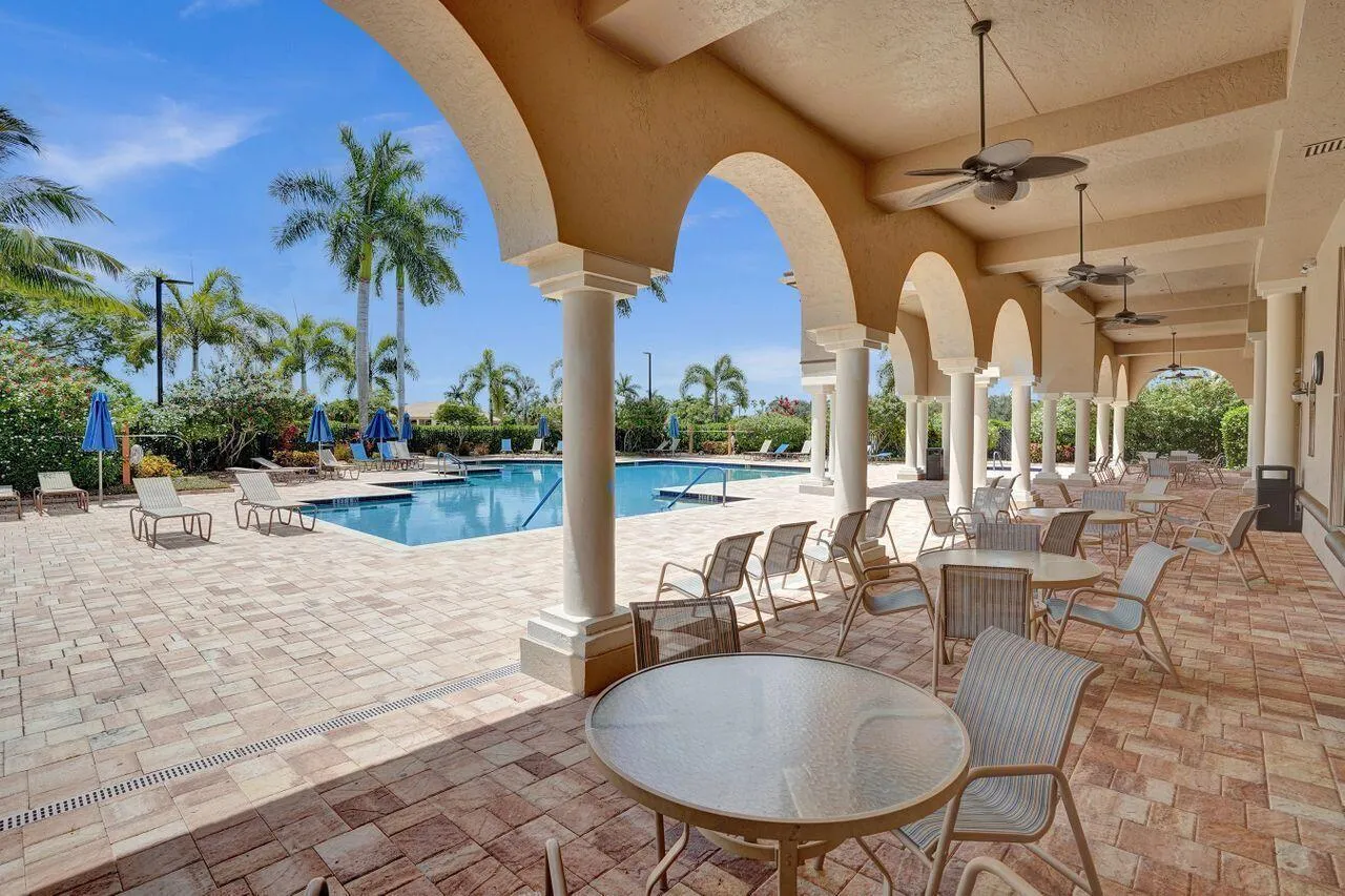 4636 Windward Cove Pool