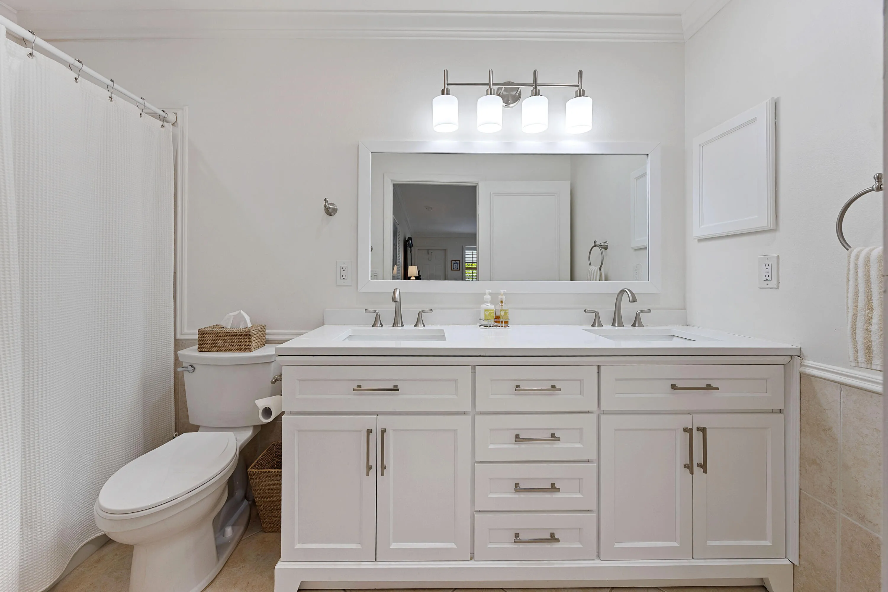 Dual Sinks & combo/tub shower