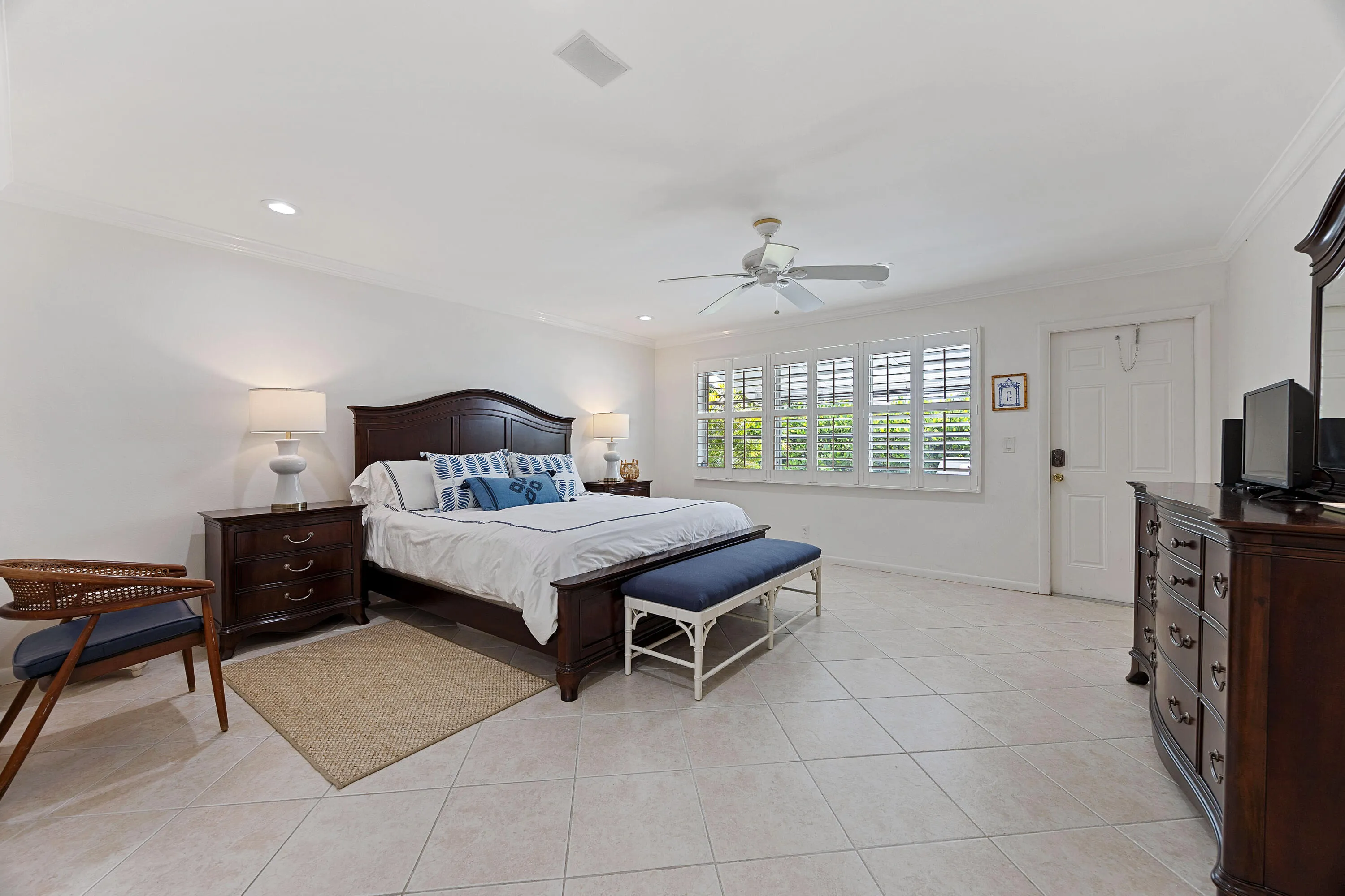 Large primary suite with 2 walk-in closets plus additional linen closet
