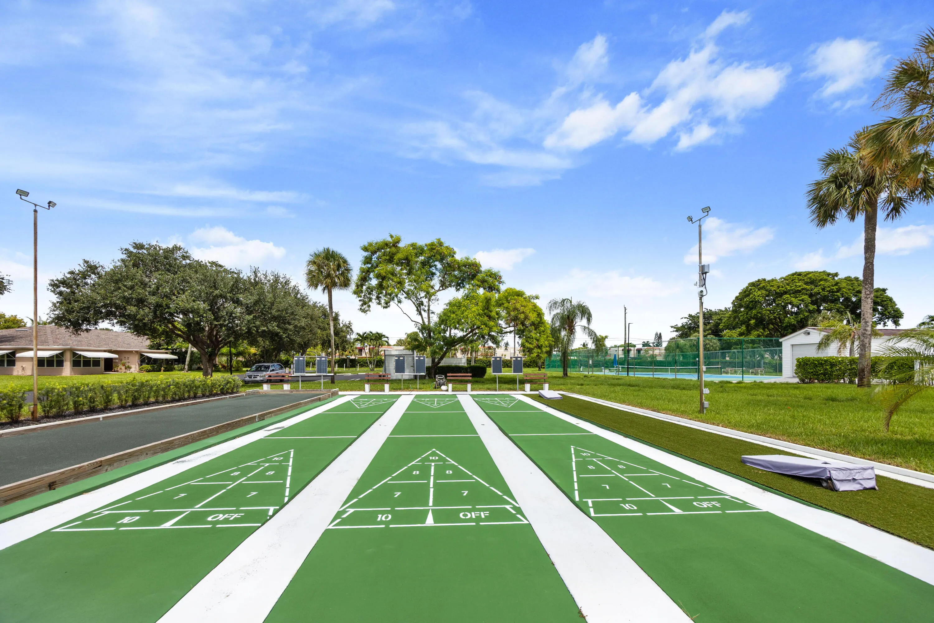 Shuffle Board, Boccee & Cornhole