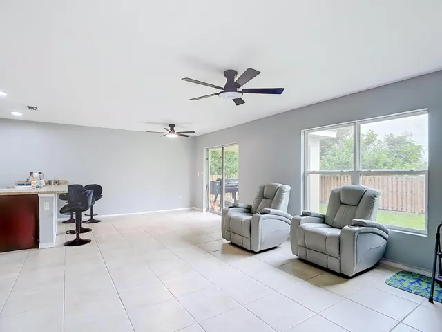 4306 NE 24th Place-36