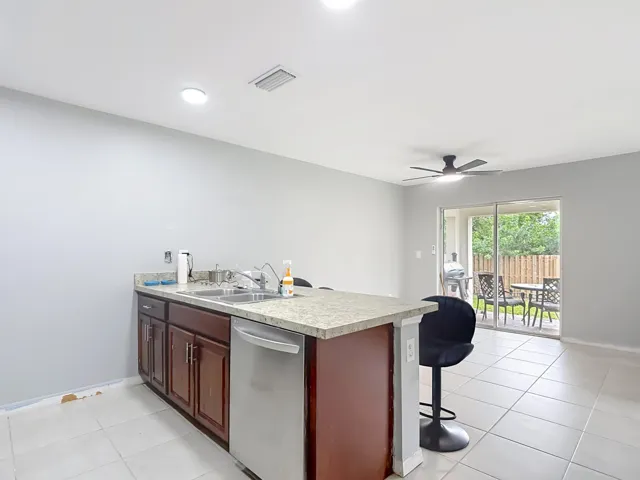 4306 NE 24th Place-23
