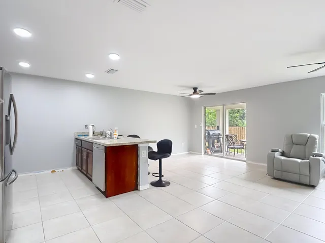 4306 NE 24th Place-22