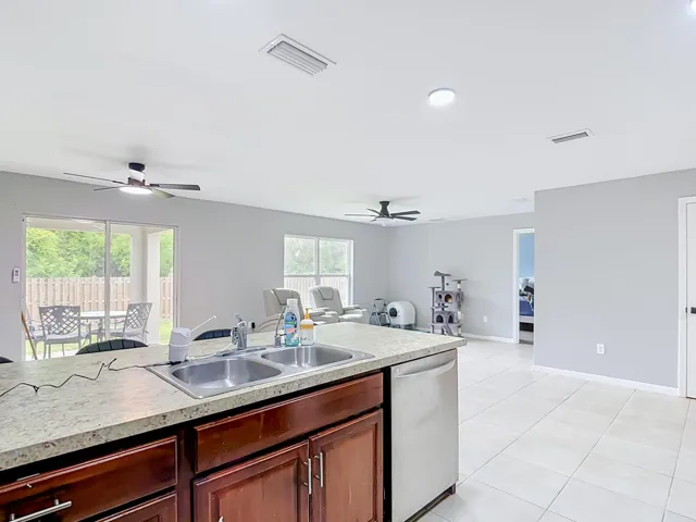 4306 NE 24th Place-27