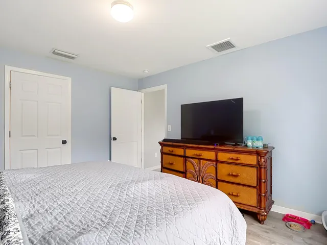 4306 NE 24th Place-45