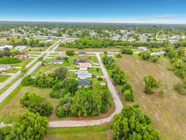 4306 NE 24th Place-80