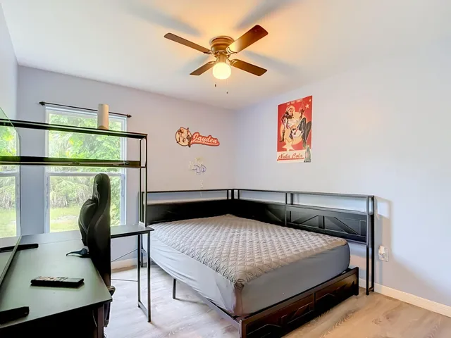 4306 NE 24th Place-40