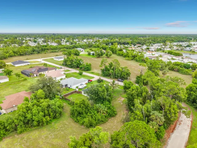 4306 NE 24th Place-81