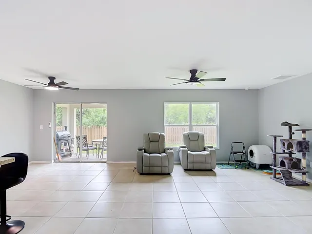 4306 NE 24th Place-35