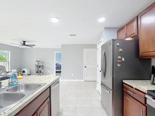 4306 NE 24th Place-26