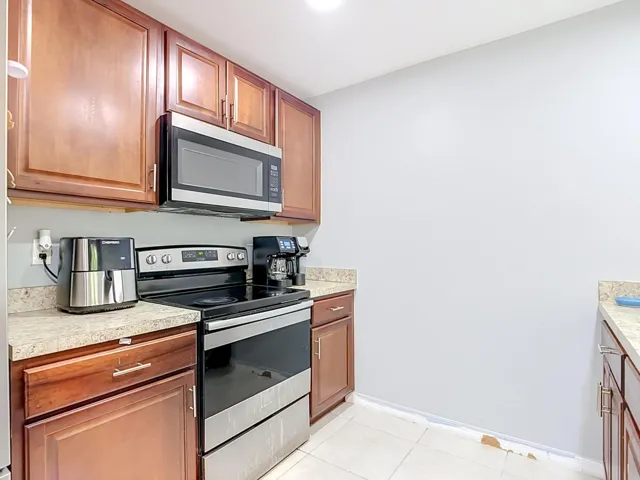 4306 NE 24th Place-24
