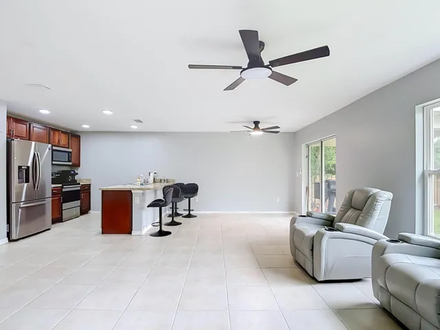 4306 NE 24th Place-37