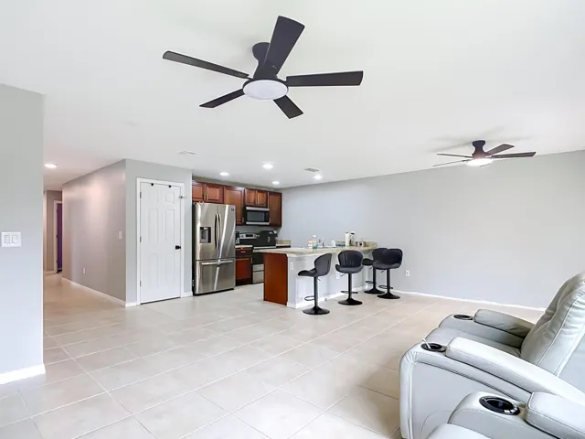 4306 NE 24th Place-38