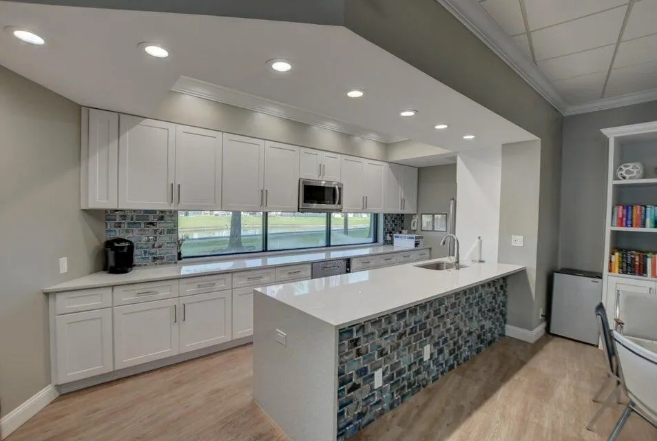 CLUBROOM1