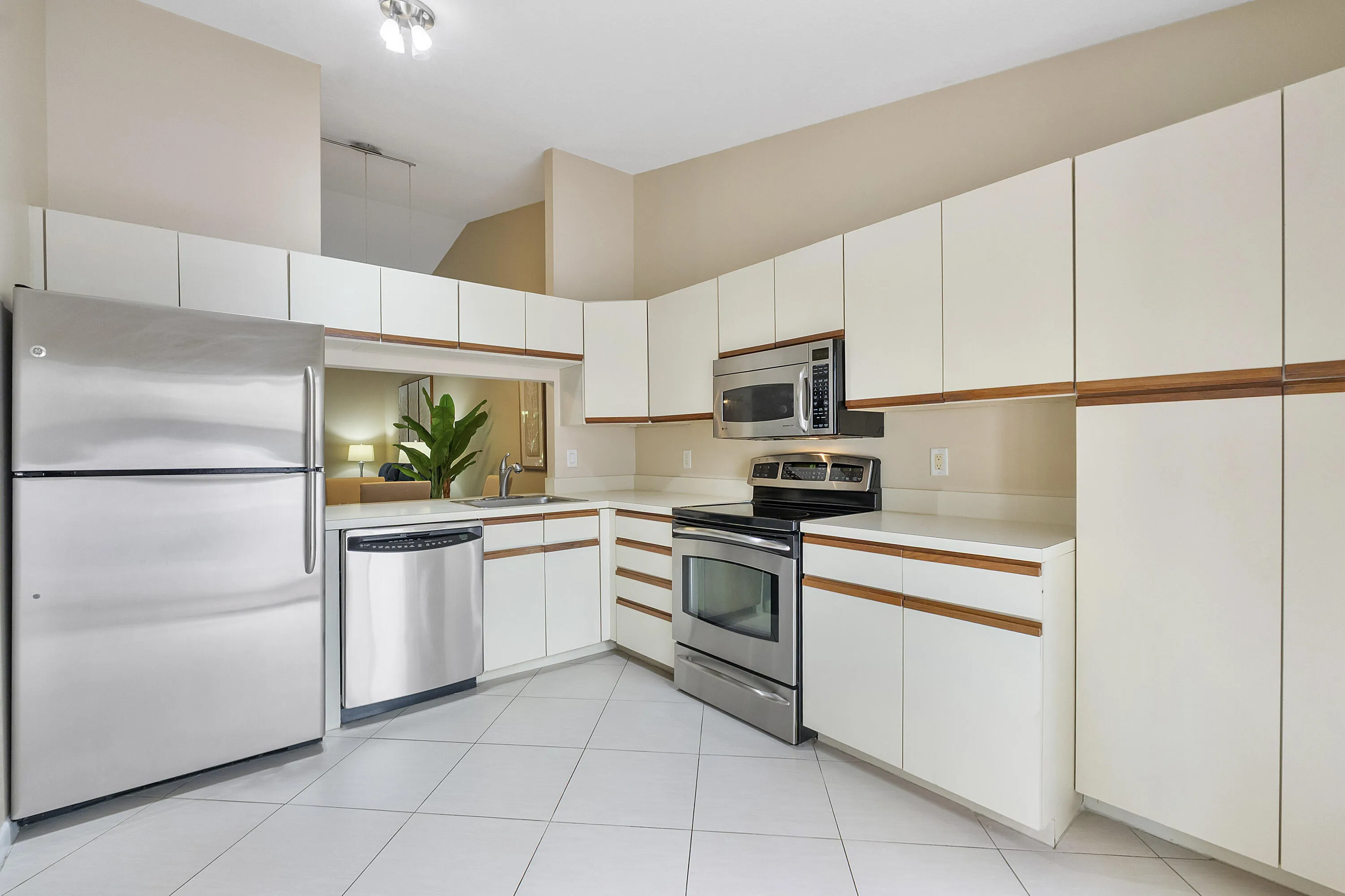 3356 Carambola Cir S_009