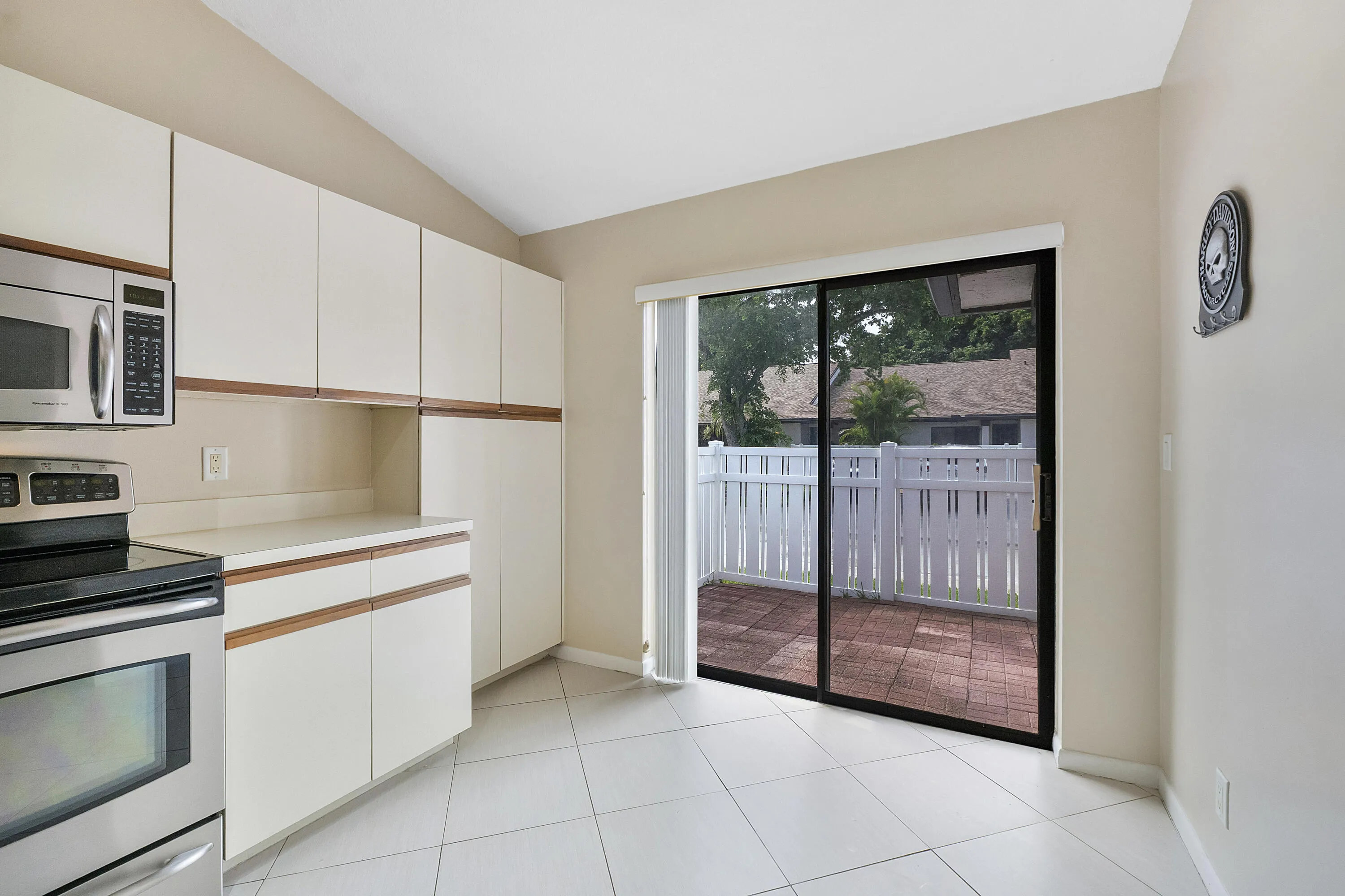 3356 Carambola Cir S_010
