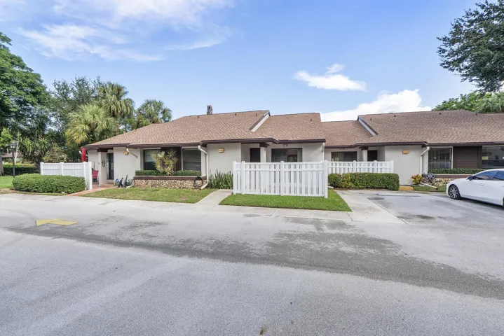 3356 Carambola Cir S_001