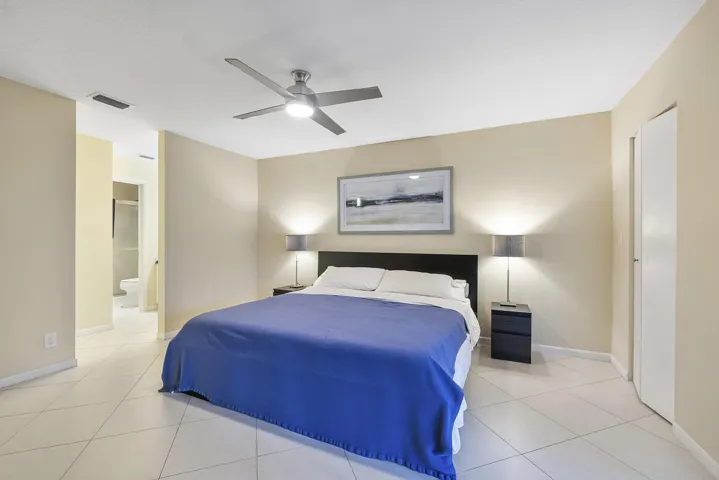 3356 Carambola Cir S_023