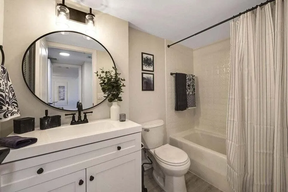2nd Bathroom