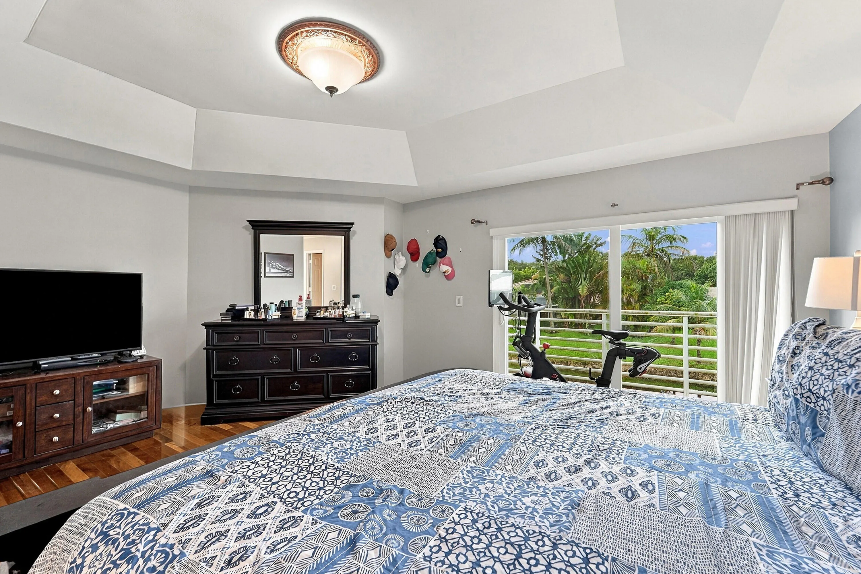 17_primary bedroom