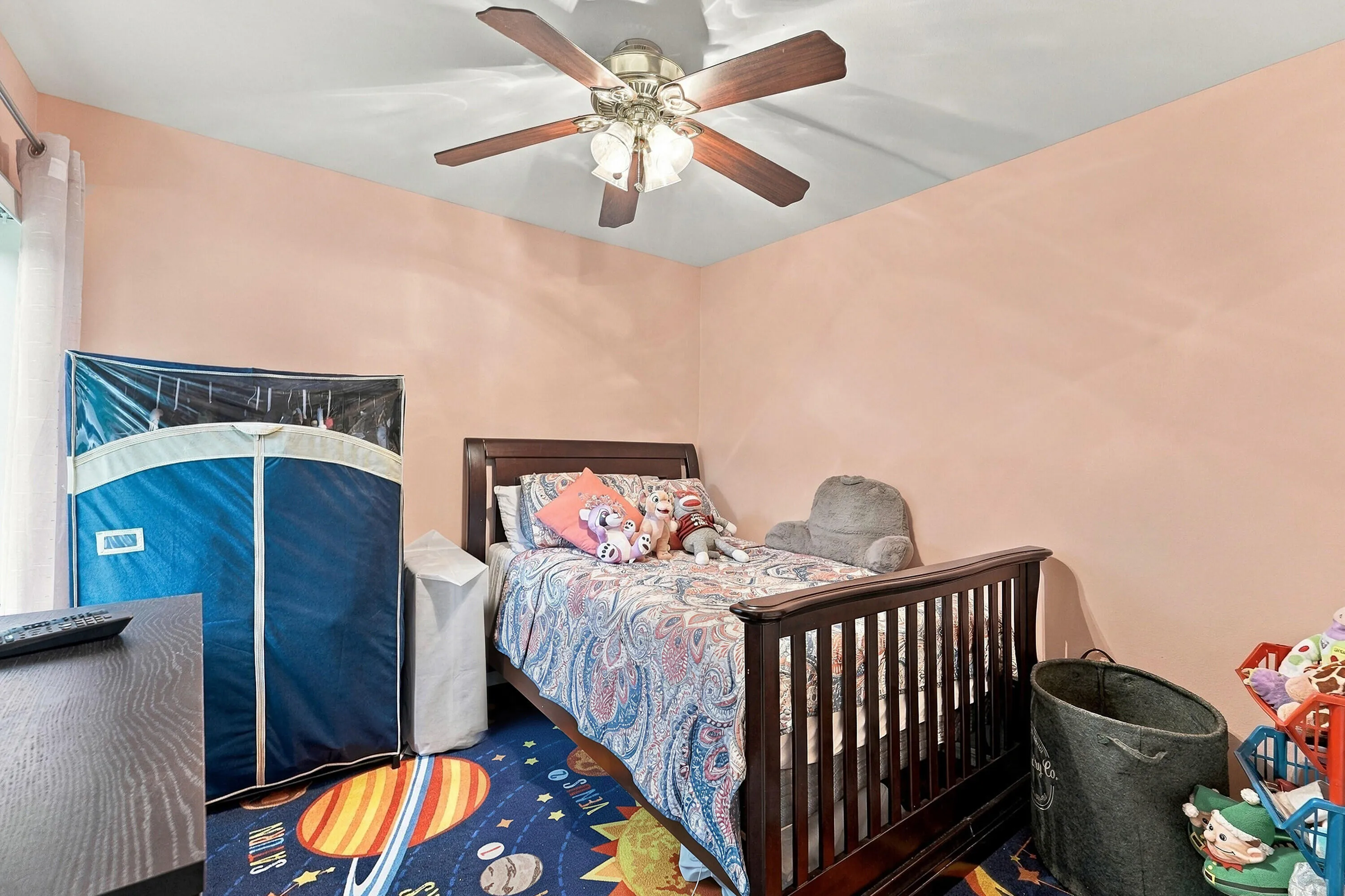 23_bedroom