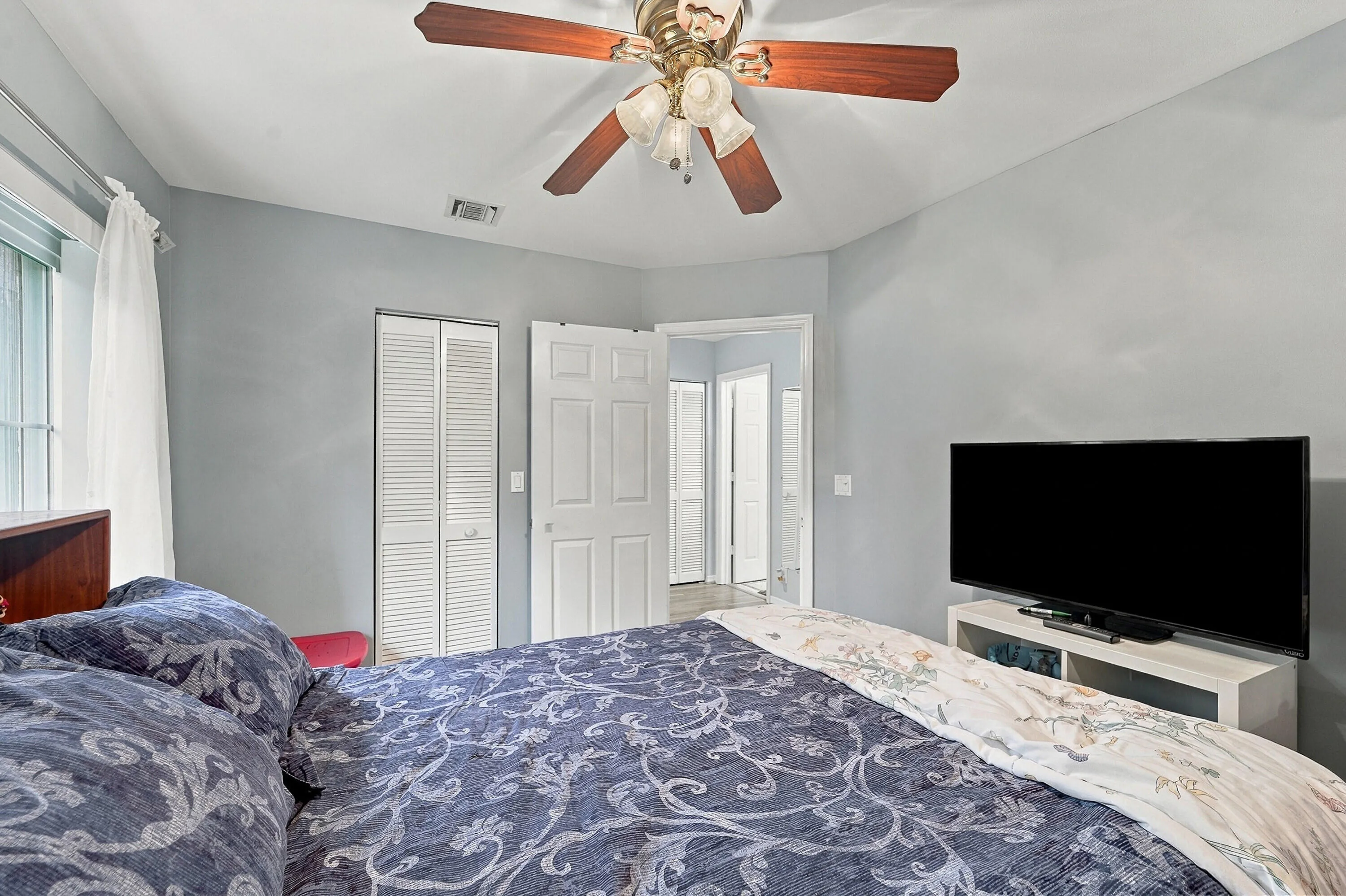 26_bedroom