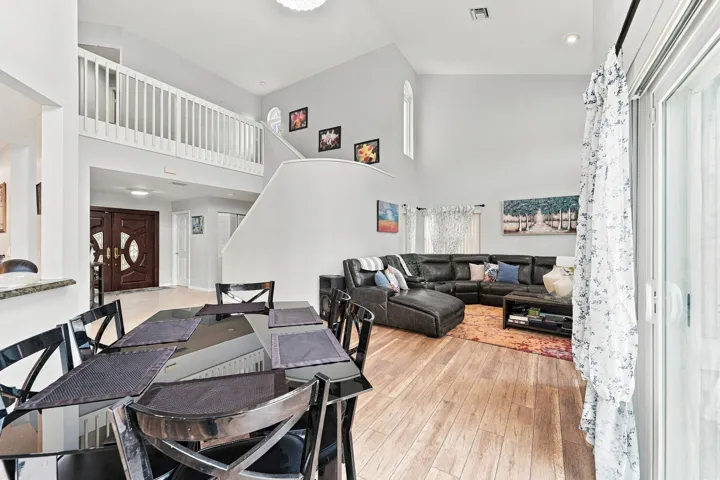 10_dining area