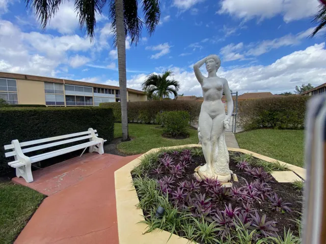 Walking garden