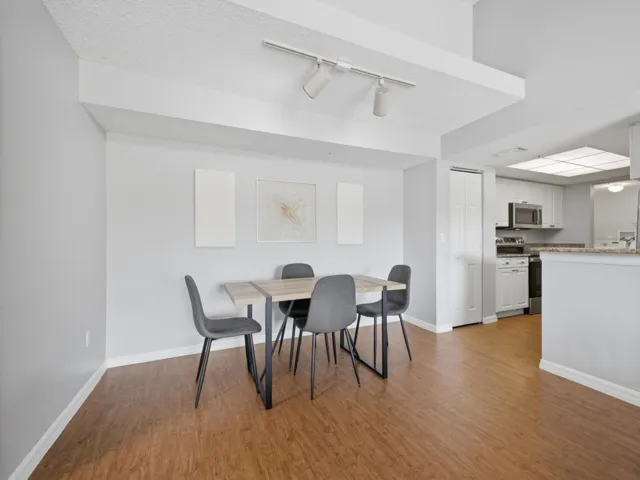 Dining to Kitchen