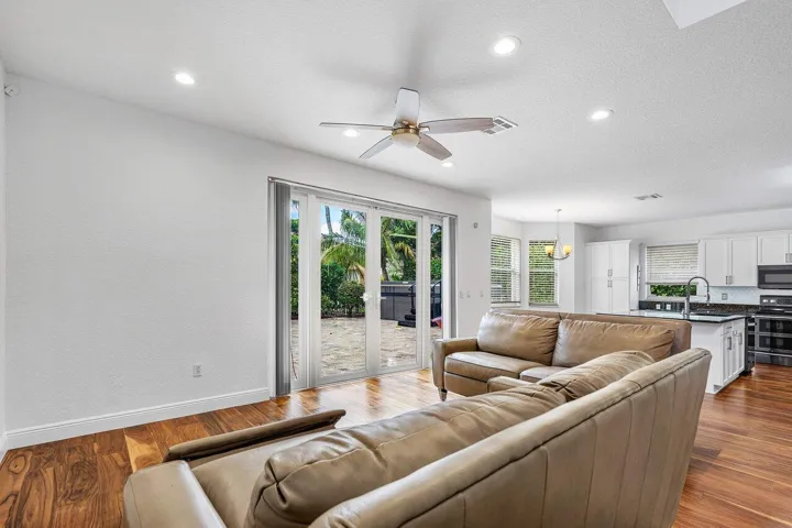 014-6328StonehurstCircle-LakeWorth-FL-33