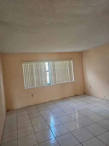 E13