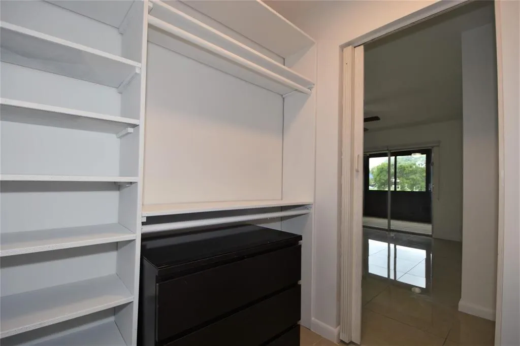 W-in closet 1