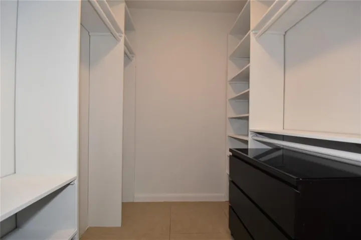 W-in closet 2