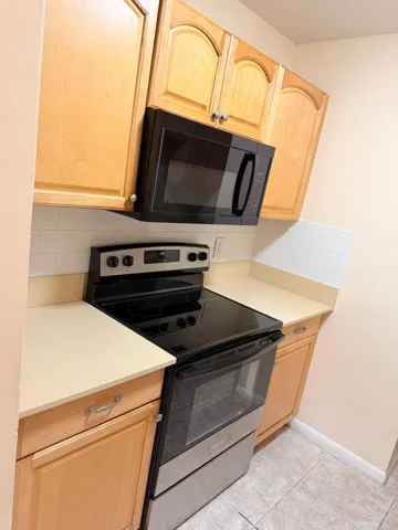crysa lakes 209 kichen new
