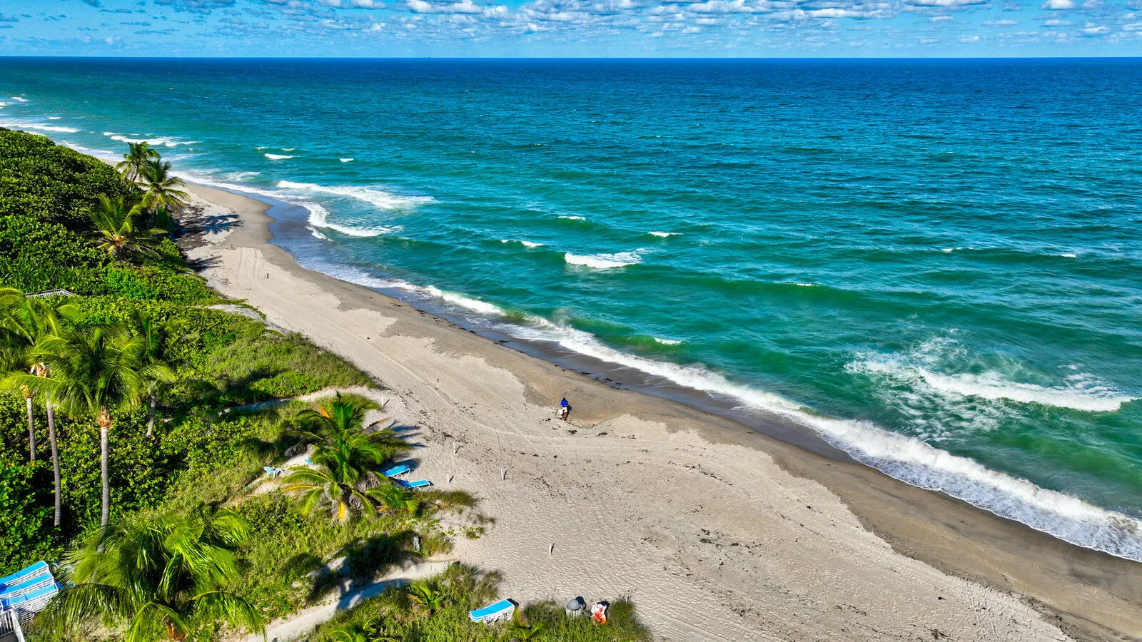 PRIVATE BEACH