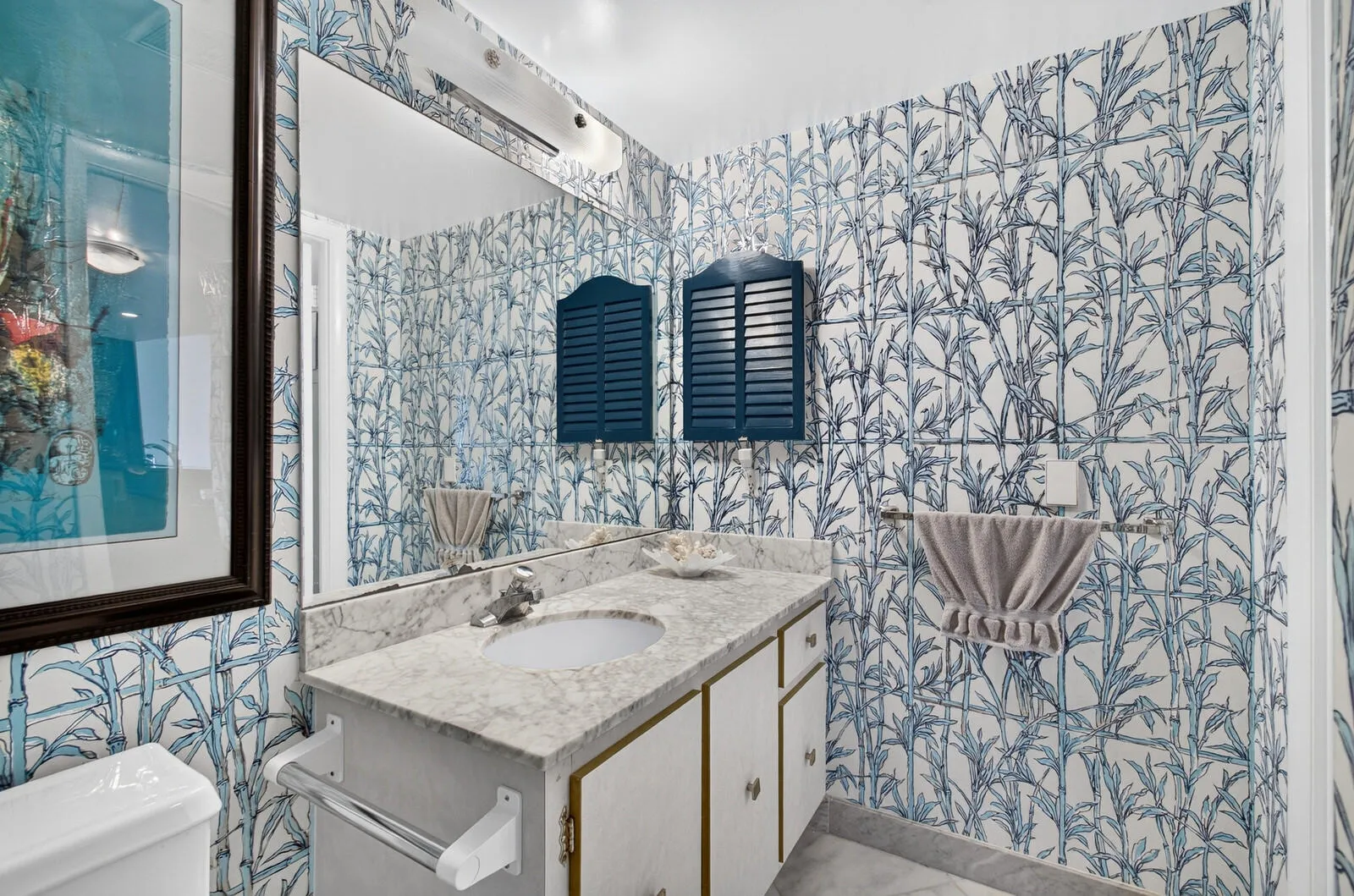 POWDER ROOM