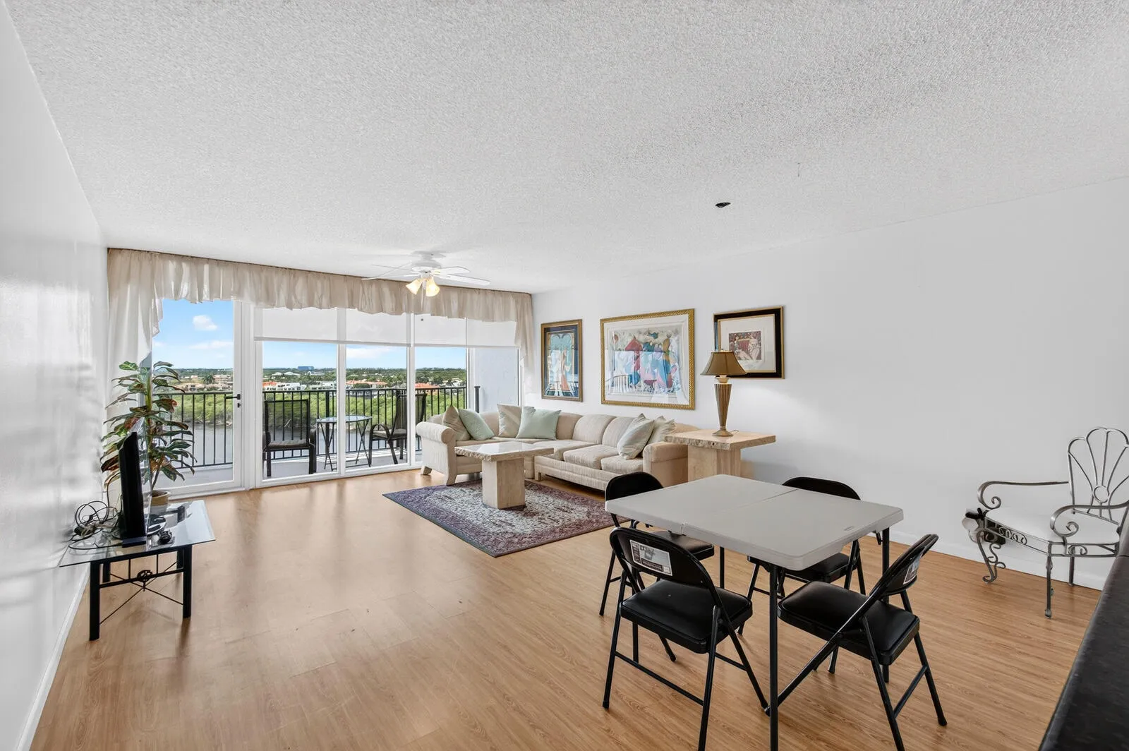 LIVING ROOM/DINING AREA